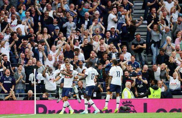 詹姆斯谈加冕庆祝：这辈子第一次这么张扬，今天需要这个时刻